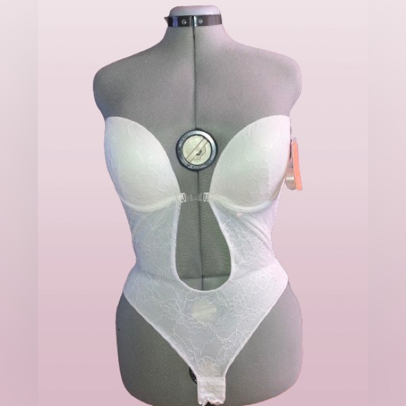 FeelinGirl Other - Chic White Lace Shapewear Bodysuit